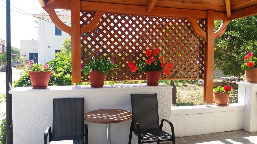 Hotel Aris Methoni  Exterior photo