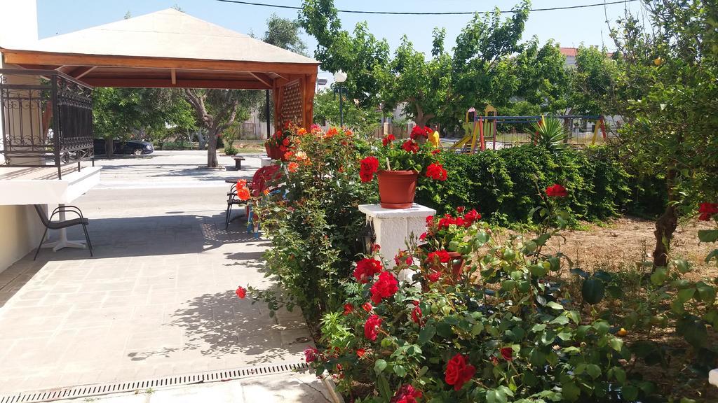 Hotel Aris Methoni  Exterior photo