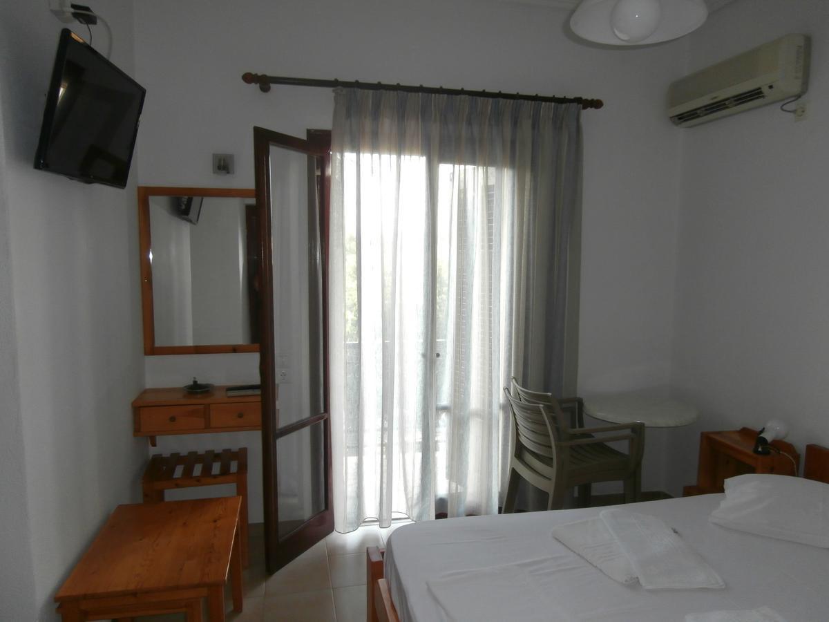 Hotel Aris Methoni  Exterior photo