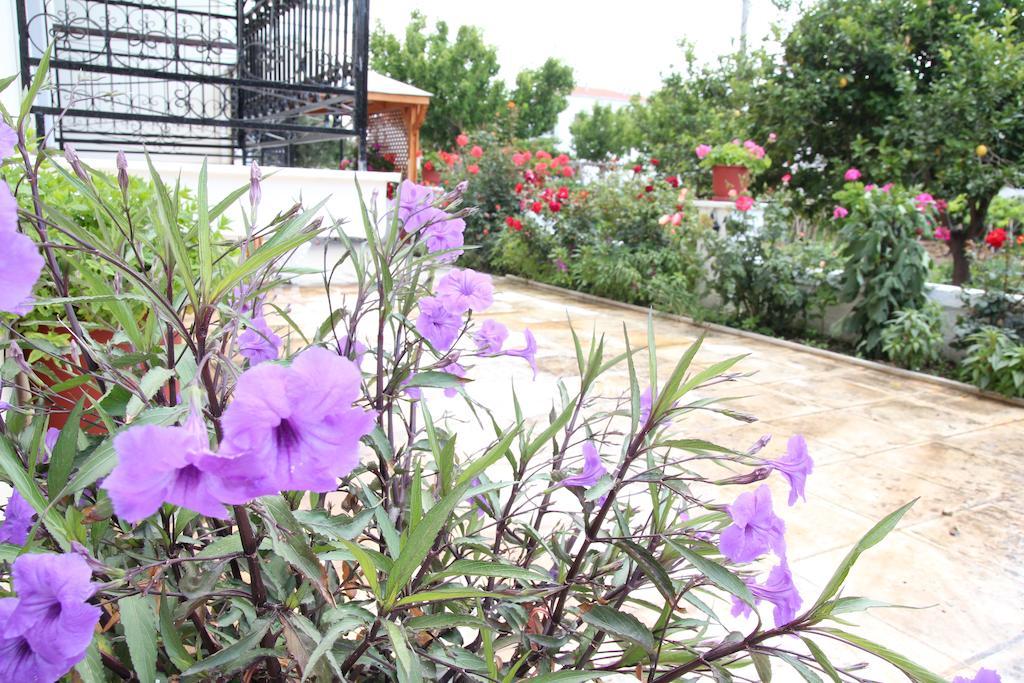 Hotel Aris Methoni  Exterior photo